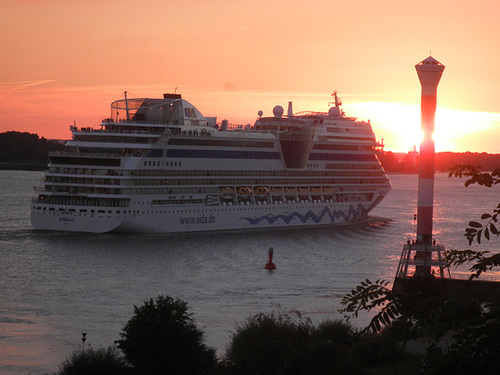 AIDAsol im Sonnenuntergang 1