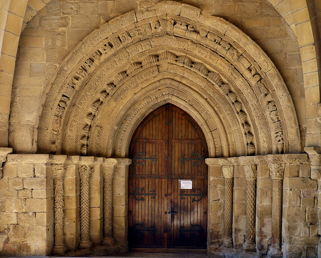 Puente la Reina - Iglesia del Crucifijo