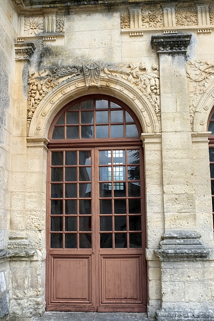 Entrée au pavillon Renaissance du château de Bourdeilles