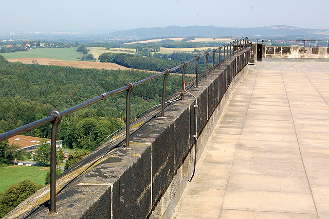 Vasta rigardo trans la balustradon  (Weiter Blick über die Balustrade) grae