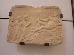 Musée national d'archéologie : plaque votive à Hercule