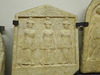 Musée national d'archéologie : plaque votive aux trois déesses 2