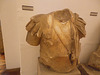 Musée national d'archéologie : statue d'homme en cuirasse.