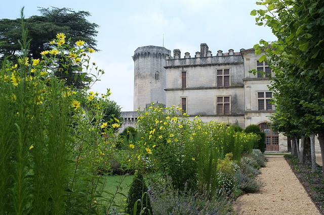 Dans les jardins du château de Bourdeilles