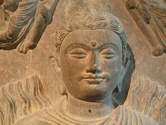 Cabeza de Buda en sobrerelieve
