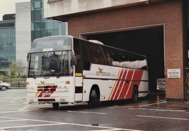 Bus Éireann PD39 (91 D 10039) leaving Busáras in Dublin - 11 May 1996