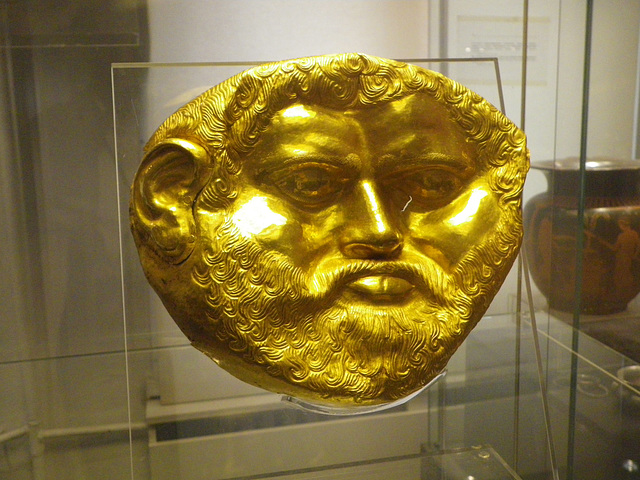 Masque d'or du tumulus de Svetitsata