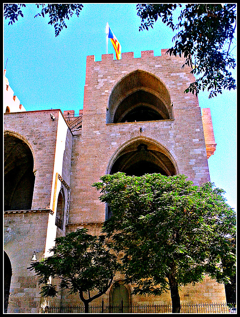 Valencia: torres de Serranos