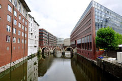 Hamburg – Modern buildings and the old Ellerntorsbrücke