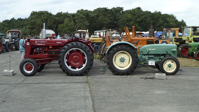 Oldtimerfestival Ravels 2013 – Back to back