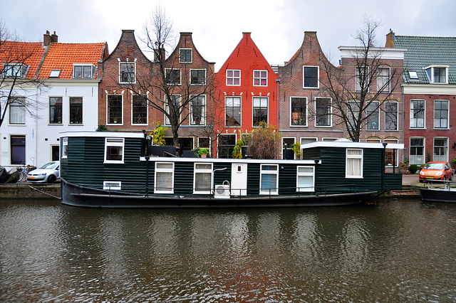 Houseboat in the Herengracht in Leiden