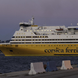Ferry au petit matin Ferry au petit matin