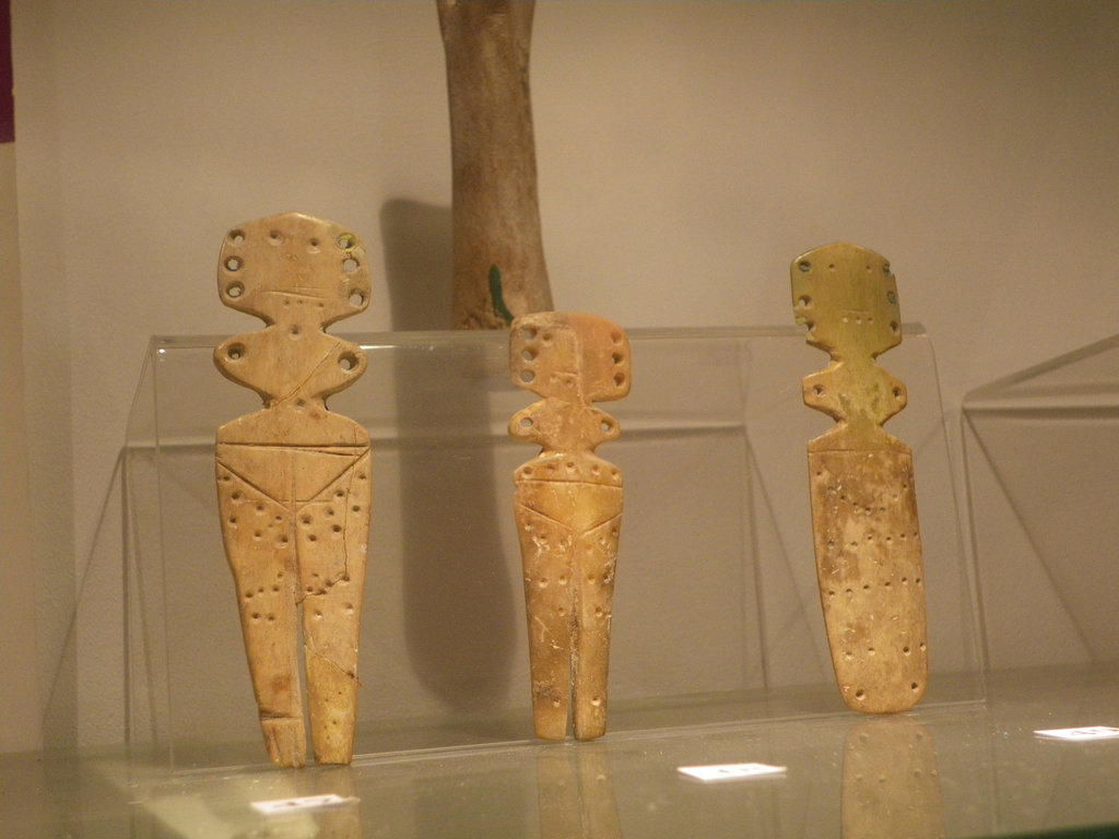 Figurines en os.