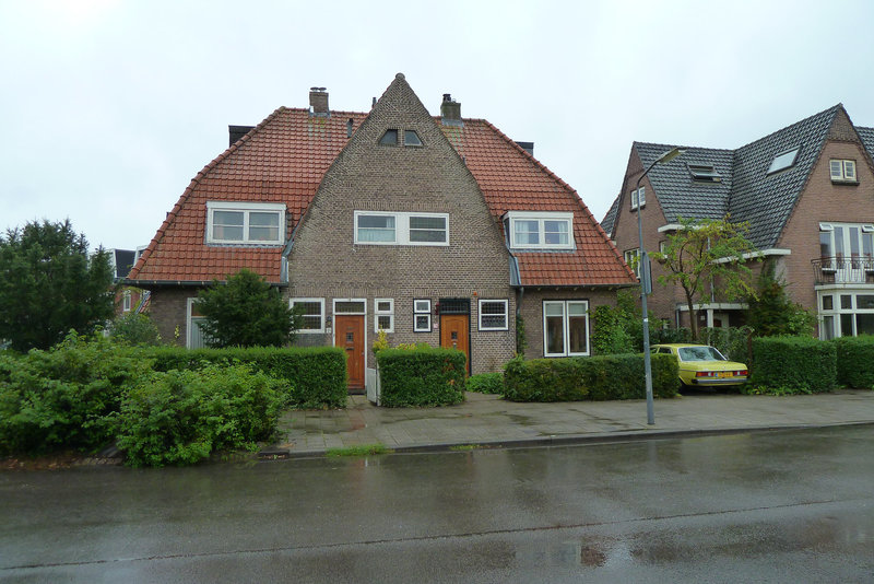 House with Mercedes-Benz 230 on the driveway