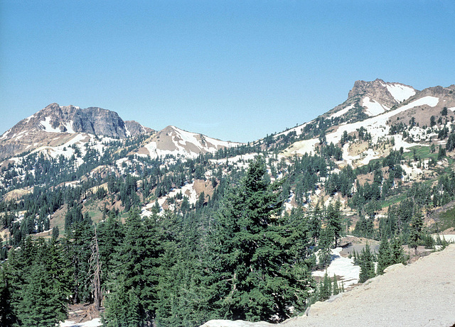 12-lassen_view_adj