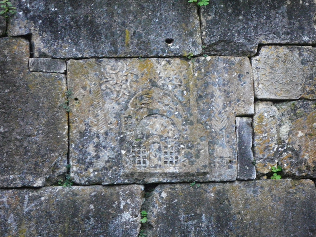 Gravure sur le mur du sanctuaire.