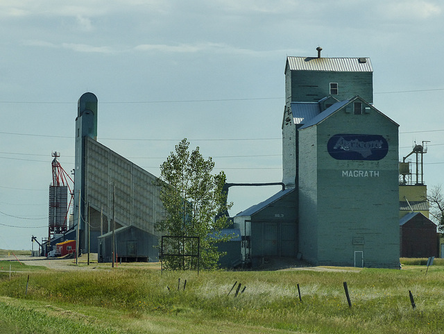 Magrath grain elevator