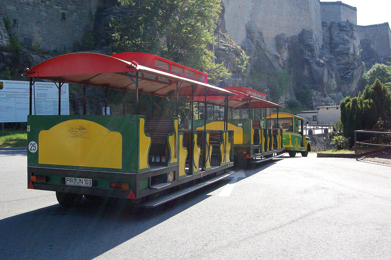 fortikaĵo Königstein kaj la eksprestrajno (Festung Königstein und Expresszug)