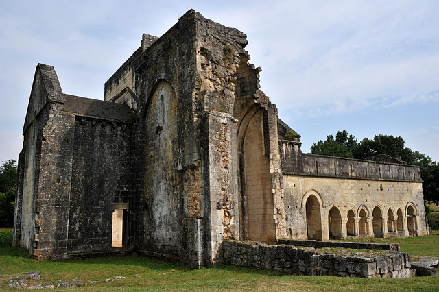 Ruines de l'église abbatiale de Boschaud