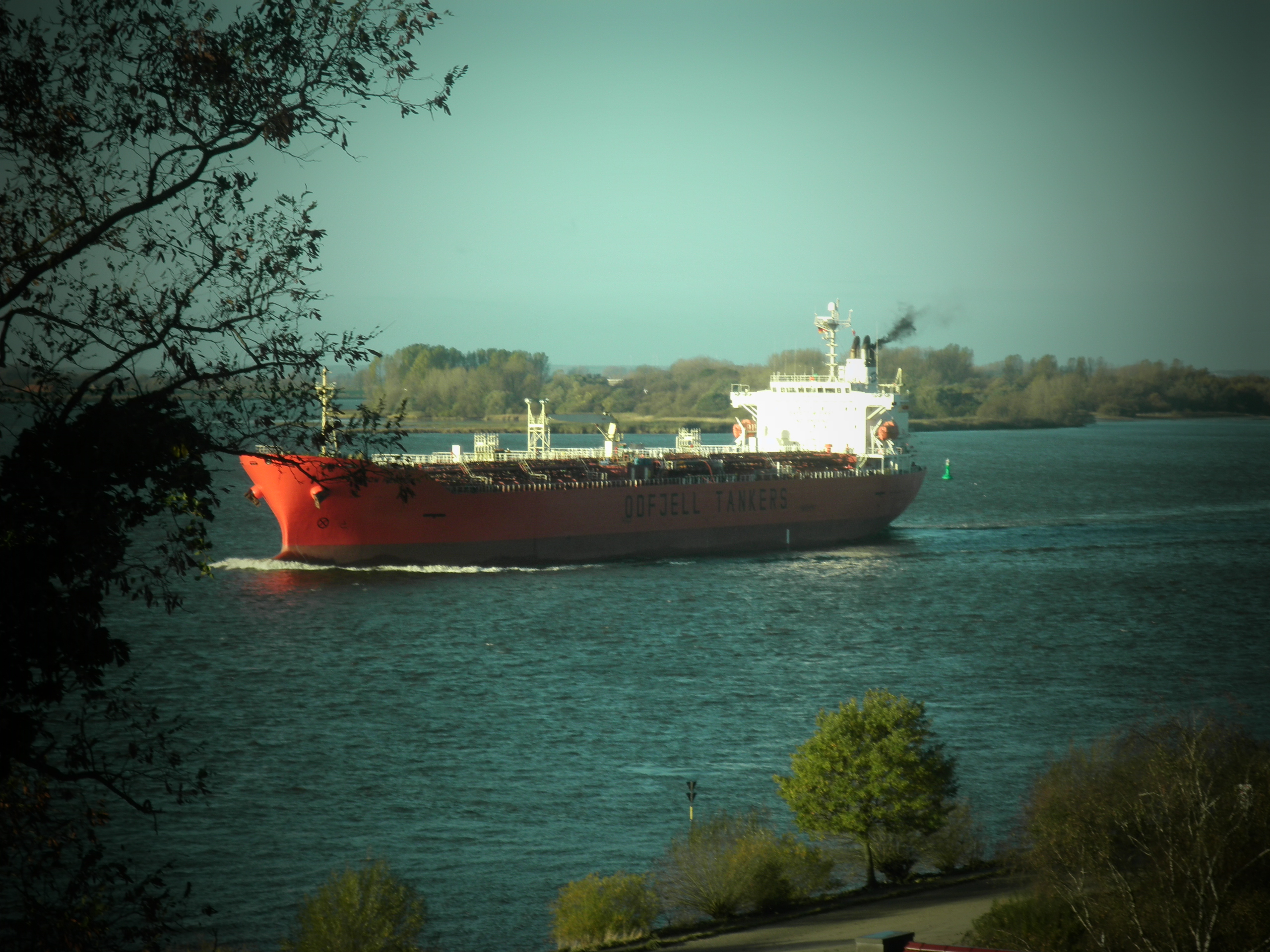 Tankschiff  BOW HECTOR vor Blankenese