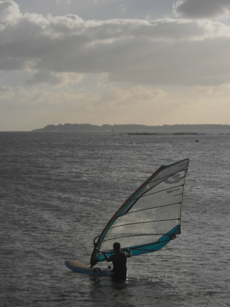 ile de GROIX à l'horizon,,, en avant ...