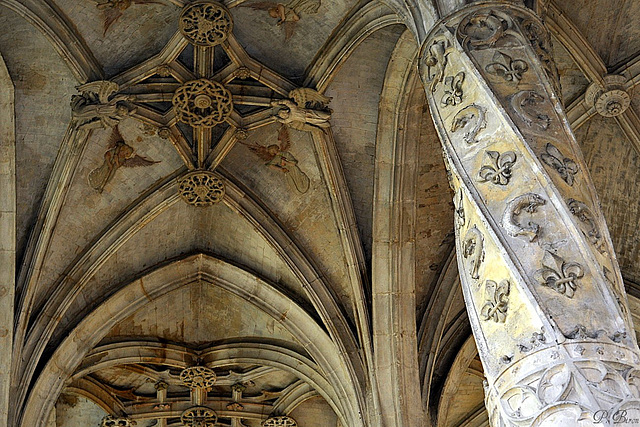 Voûtes de la nef et pilier des dauphins de la Collégiale de Gisors