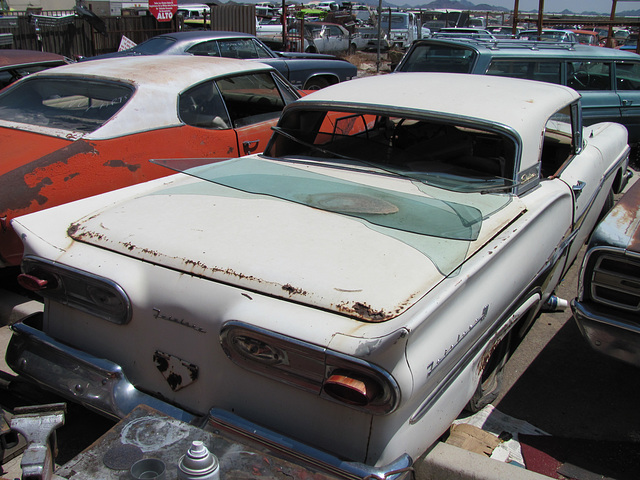 1958 Ford Fairlane 500 Skyliner