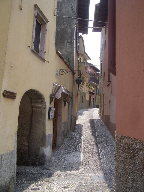 Malcesine: A Pedestrian Way