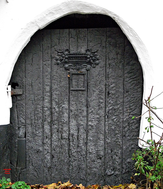 BLACK DOORWAY