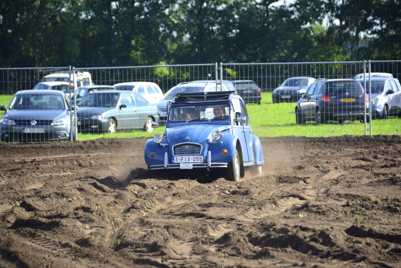 Oldtimerfestival Ravels 2013 – Citroën 2CV