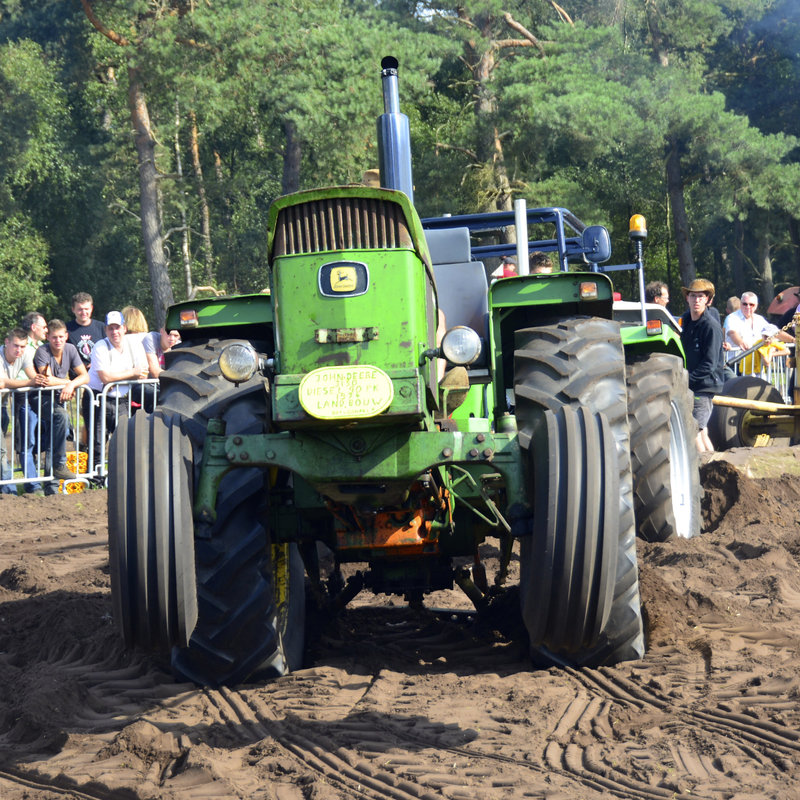 Oldtimerfestival Ravels 2013 – Rearing tractor