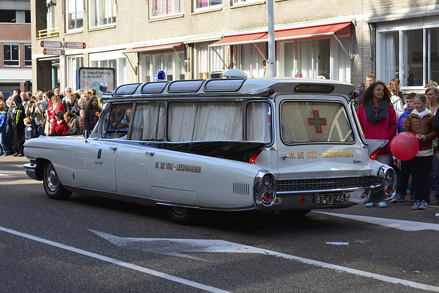 Leidens Ontzet 2013 – Parade – 1960 Cadillac Fleetwood Ambulance