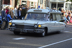 Leidens Ontzet 2013 – Parade – 1960 Cadillac Fleetwood Ambulance