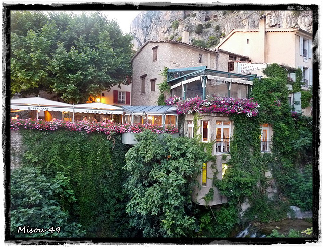 MOUSTIERS-SAINTE-MARIE