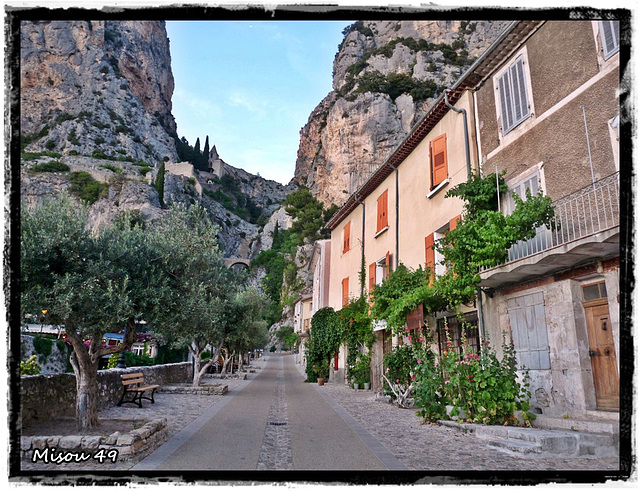 MOUSTIERS-SAINTE-MARIE