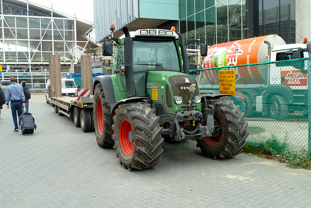 Fendt 415 tractor