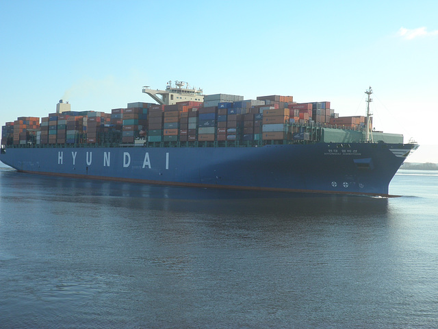 Containerschiff  HYUNDAI AMBITION