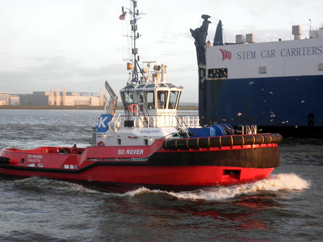 Schlepper u. Bugsierer in Fahrt