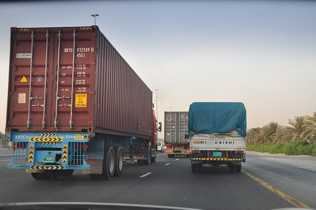 Dubai 2012 – Caught between the lorries