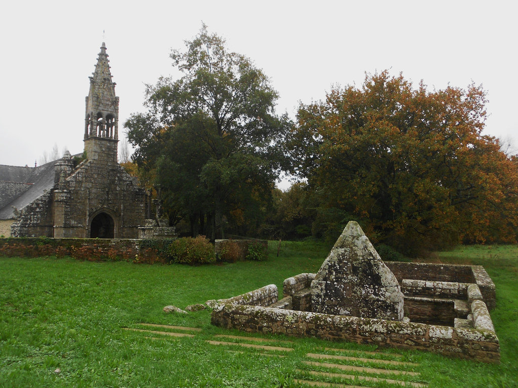 Fontaine St Philibert  et St Roch MOELAN SUR MER