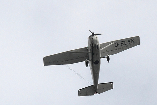 Flugzeug über der Wilhelma