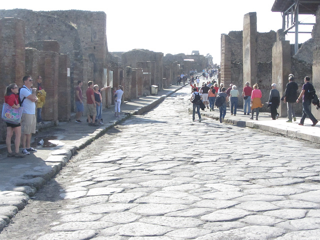 Not difficult to envision toga-clad Pomeiians (Pompeiiites?) hustling along this street.