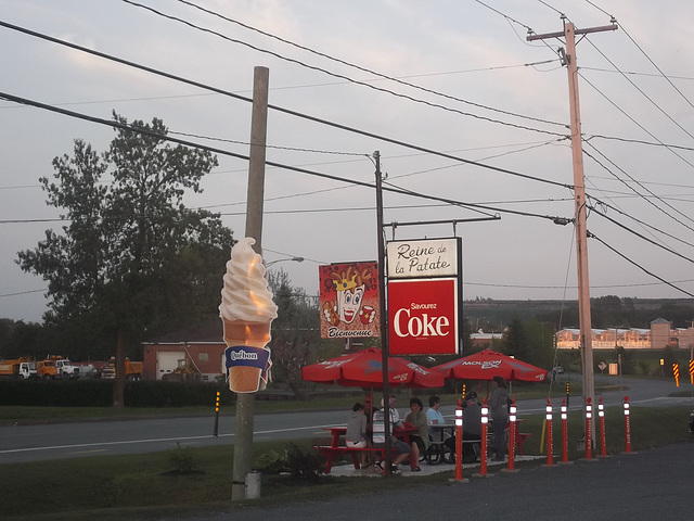 Casse-croûte électrique / Electric snack bar.