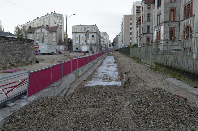 BESANCON: Travaux du TRam: 2eme partie de l'avenue fontaine argent 01.