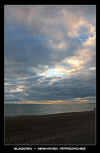 Sundown - over the Newhaven approaches - 7.12.2013