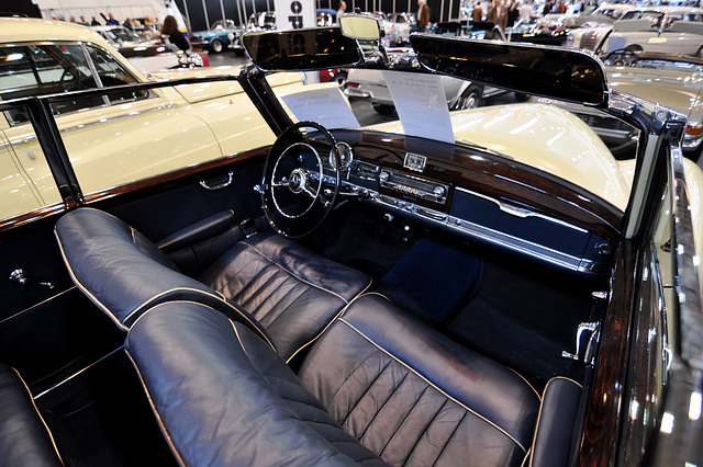 Techno Classica 2011 – Mercedes-Benz dashboard