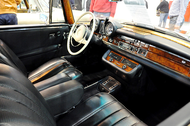 Techno Classica 2011 – Mercedes-Benz dashboard