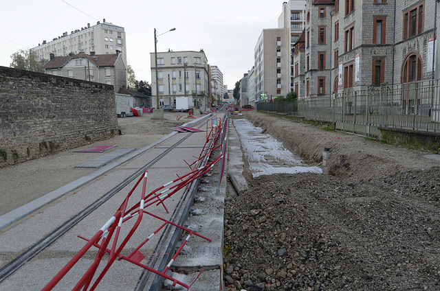 BESANCON: Travaux du TRam: 2eme partie de l'avenue fontaine argent 02.