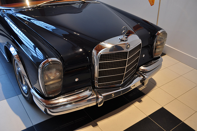 Louwman Museum – 1972 Mercedes-Benz 600 Pullman