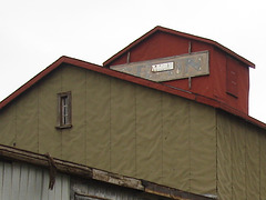 Rusty and abandonned factory of yester years / Vestige manufacturier du passé.